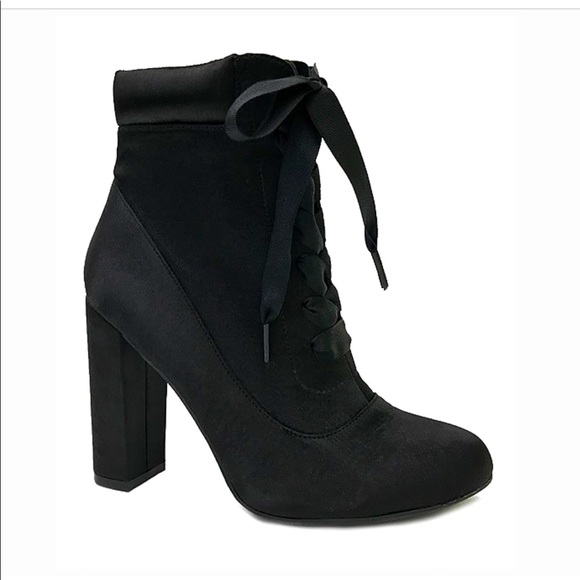 π2/$25 Bamboo vintage style lace up bootie - Picture 1 of 5